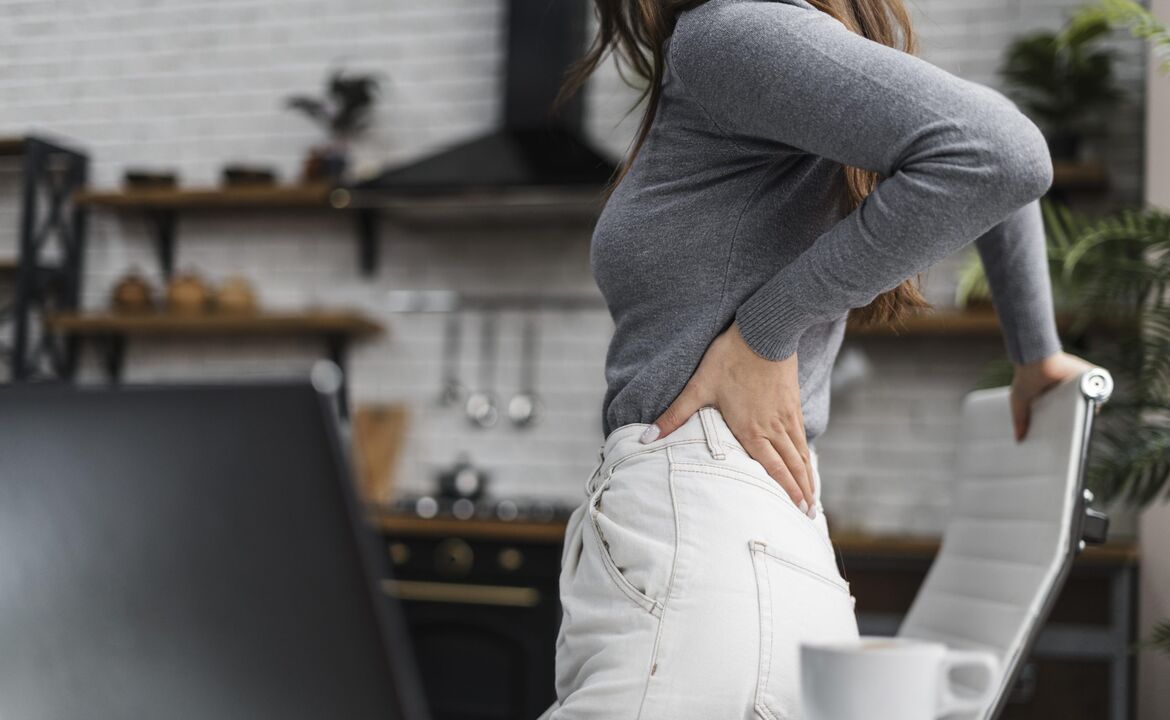 Les maux de dos dans la région lombaire sont un symptôme courant accompagnant diverses pathologies. 